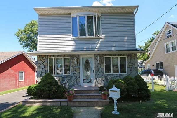 Great Location, Park Section Of Mineola. Spacious Colonial, Hardwood Floors Throughout. Main Floor Master Bedroom Or Den, Finished Spacious Attic, Nice Backyard. Close To Trains & Winthrop Hospital.