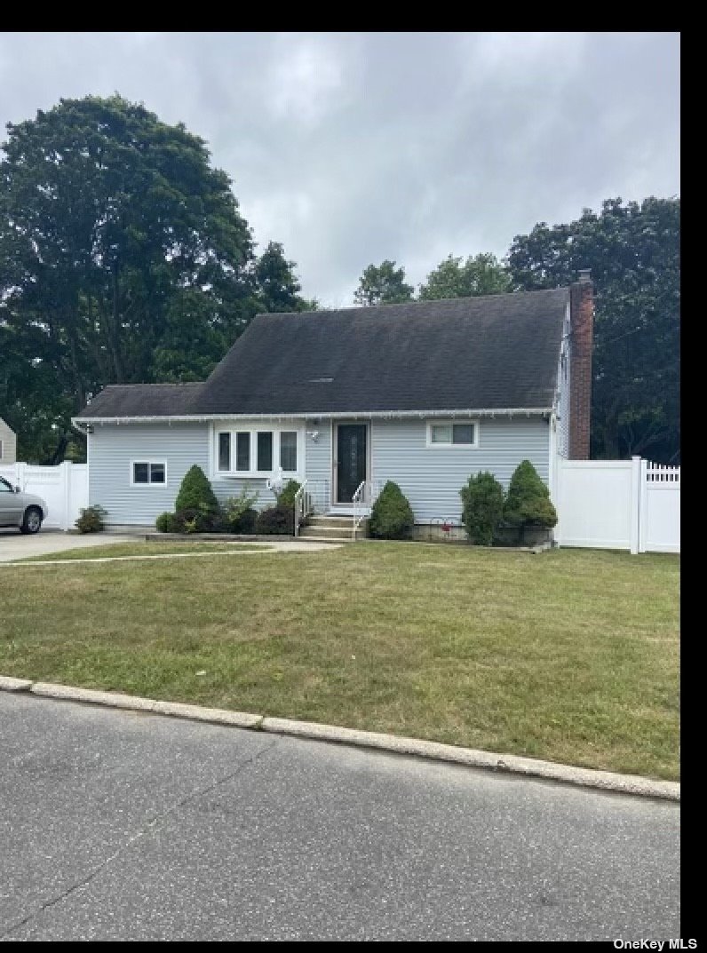 Single Family in Bay Shore - 21st  Suffolk, NY 11706