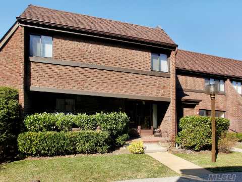 Clean-As-A-Whistle Acorn Ponds 3-Bedroom Dogwood. End Unit With Southern And Western Exposures. Open Floorplan. Freshly Painted. Eat-In Kitchen With Up-Dated Cabinetry And Some New/Er Appliances. Large Mbr With New, Over-Sized Shower. 2-Car Garage + Storage Room. New 2-Zone Hvac And Windows. Herricks Schools.  