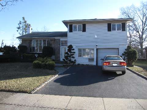 Lovely Split In Perfect West Birchwood Location - Mid Block On Quiet Street. Sunny And Bright House. Gas Heat. Award Winning Jericho Scool District.