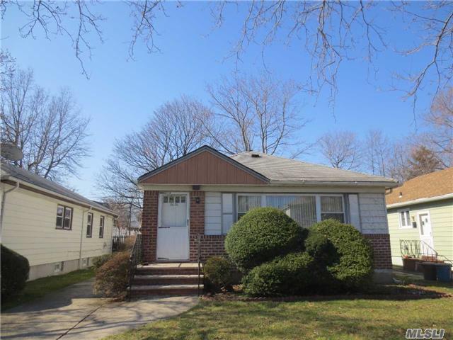 Ranch House Located In Quite Tree Line Street. Facing East . Features 3 Bedrooms And 2 Full Baths, Large Living Room And Eat-In- Kitchen. Hardwood Floor Thru Out. Pvt Driveway. School District # 26. Close To Transportation And Shopping. Don&rsquo;t Miss This Opportunity !!