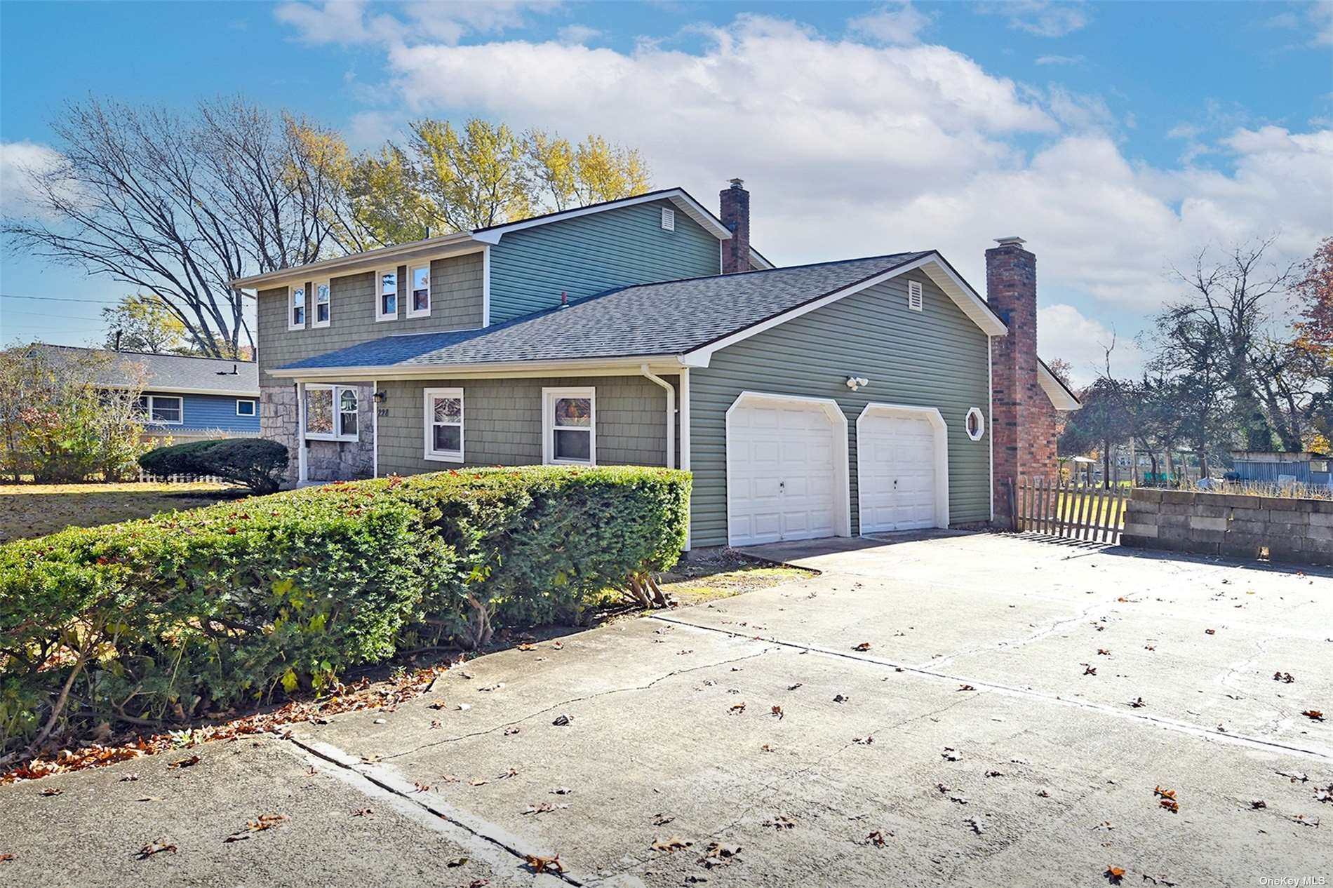 Single Family in Medford - Southaven  Suffolk, NY 11763