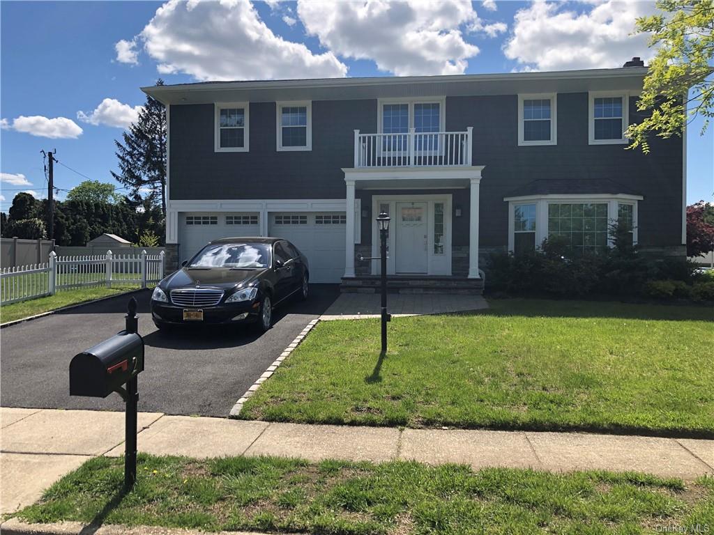 Single Family in Woodbury - Jan  Nassau, NY 11797