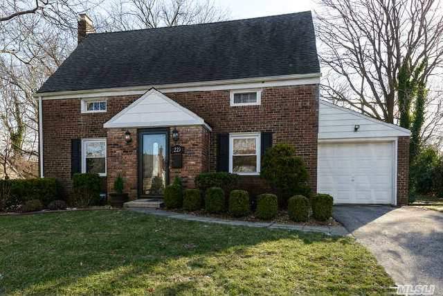 Magnificent Updated Colonial. Features Lr W Fireplace, Formal Dr,  Spacious Den, Eik, Wood Floors Throughout, New Windows,  Crown Molding, Open Layout For Entertaining & Set On Professional Landscaped Property. Roslyn Sd