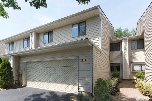 Desirable Woodbury Greens Condo Community. This Aspen Model Has 4 Bedrooms On Same Floor. Pergo Floors. Full Finished Basement. Syosset Sd,  Community Pool &New Tennis Courts. 2 Car Garage,  New Driveway.