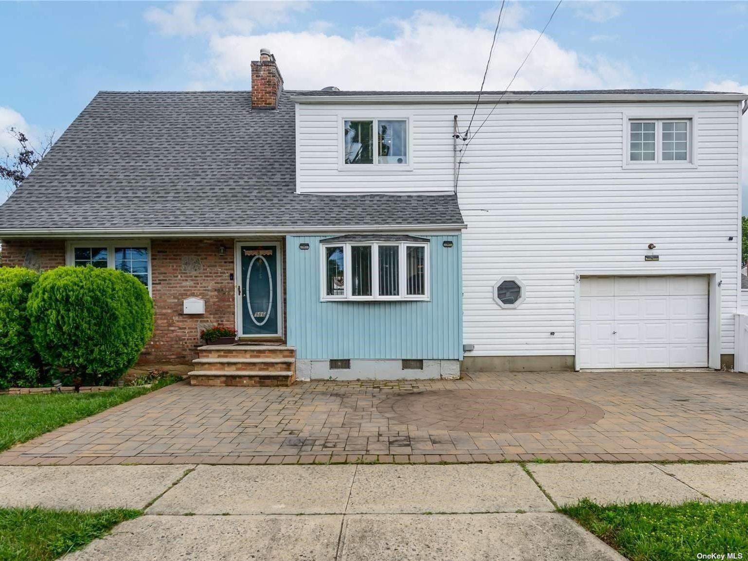 Single Family in New Hyde Park - 1st  Nassau, NY 11040