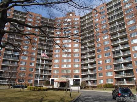 Reduced!Reduced!Mint 2Br/2Bth Apt. On A High Floor W/Water & Bridge Vus.Doorman Building, Pool, Gym. A Must See!!!!!! 