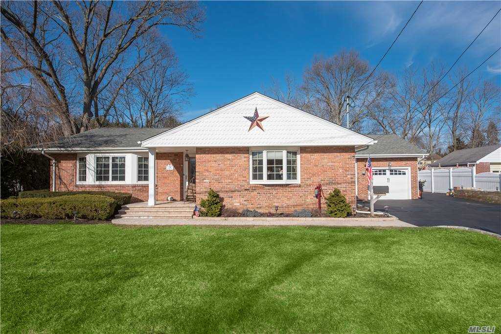 Listing in Smithtown, NY