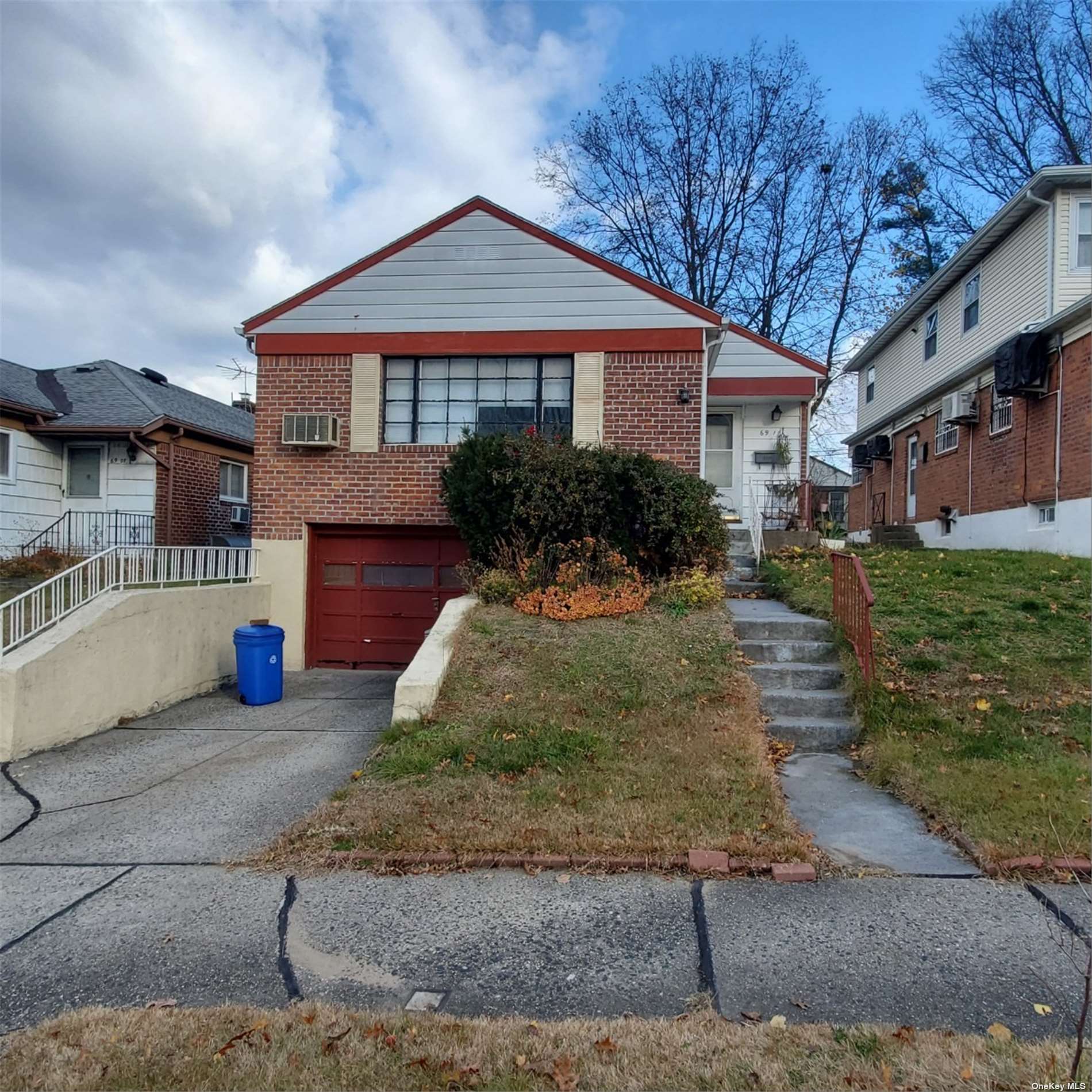 Single Family in Oakland Gardens - 223rd  Queens, NY 11364