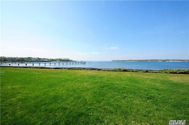 Spectacular Waterfront Home W/Almost Every Room Facing The Water !!! Featuring 5 Family Bedroom, 3.5 Full Bath, In Addition 2 Rm Guest Suite & 1 Full Bath. Large Entertaining Rooms Includes: Living Room, Formal Dining Room, Den, Eat In Kitchen, Exquisite Views On Lush 1 Acre In Kings Point. A Must See!