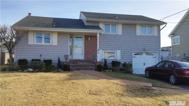 Beautifully Maintained 3Bd/2Ba Mid Block Split. Large Updated Kitchen With Stainless Appliances. New Bath, Gas Heat, Cac Ready. Updated Electric. Deeded Beach Rights. Flood Zone X. Attached Garage And Fabulous 1.5 Detached Garage/Workshop W/ Heat, Ac 100 Amp Svc, Cable/Wifi Ready.