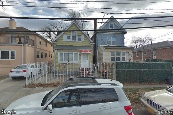 large one family in the heart of flushing, potential to build , convenient to all!!!