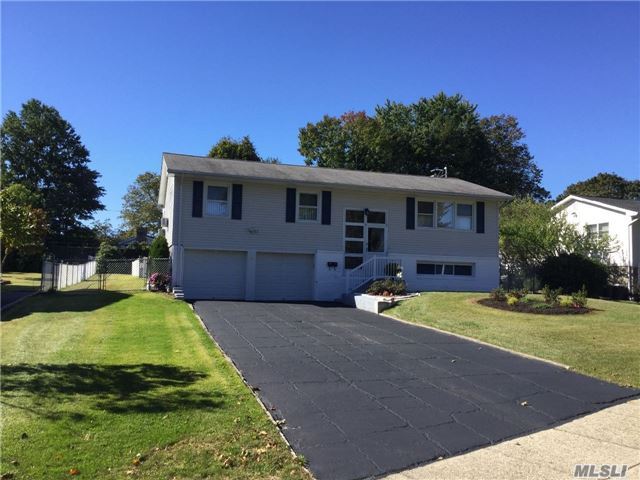 Mint Hi Ranch On Great Block With Inground Pool Nice Size Yard Two New Bths , Kitchen , Pool Is Updated New In 2004 .This Home Offers King Park School And Many Updates. Call For Apt Home Close To Lirr , Shopping, Restaurants And Much More