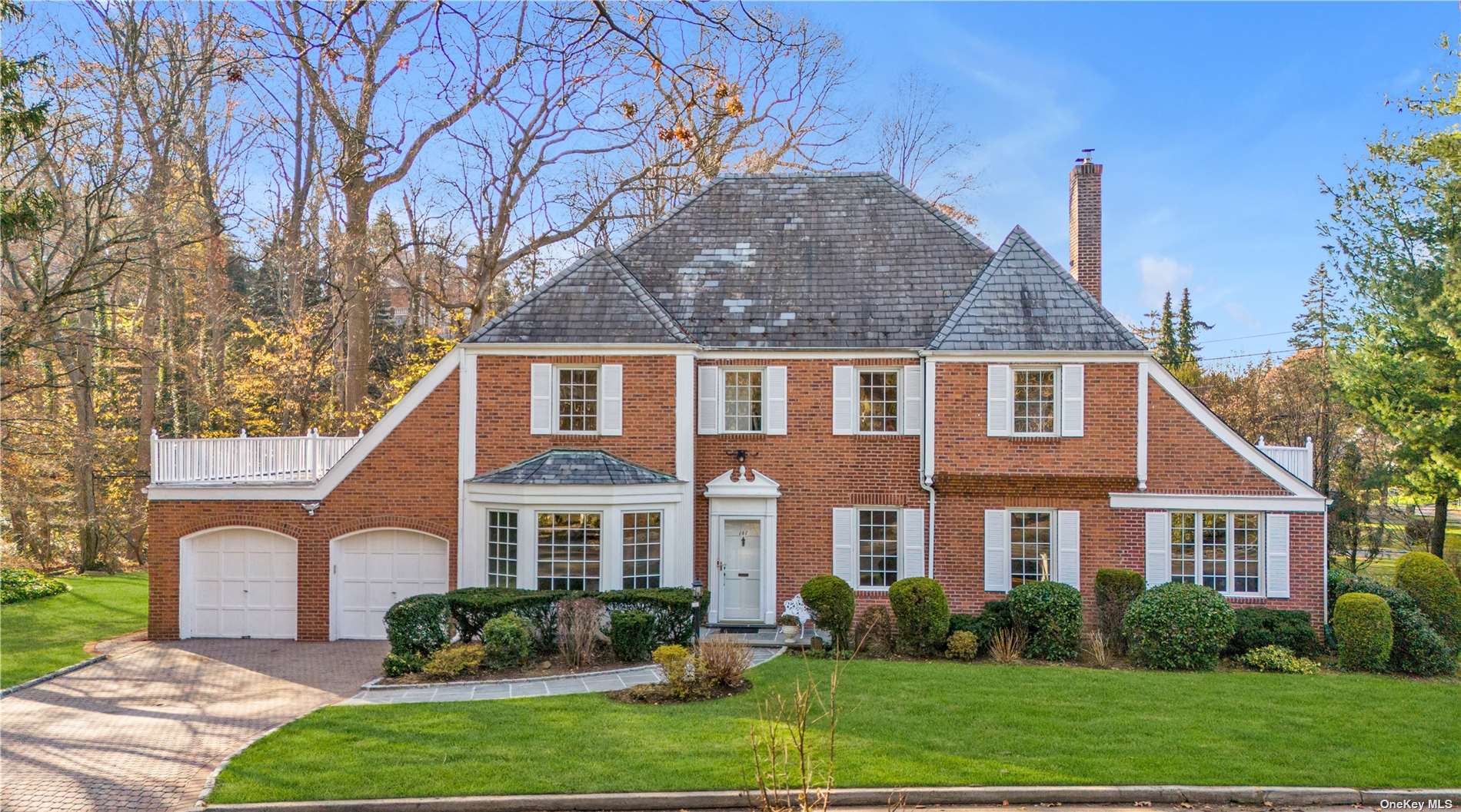 Single Family in Manhasset - Aldershot  Nassau, NY 11030