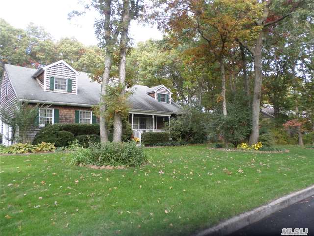 A Lovely Quiet & Tranquil - Wonderful Home On Cul - De - Sac... Huge Home, Great For Large Or Growing Family!!!