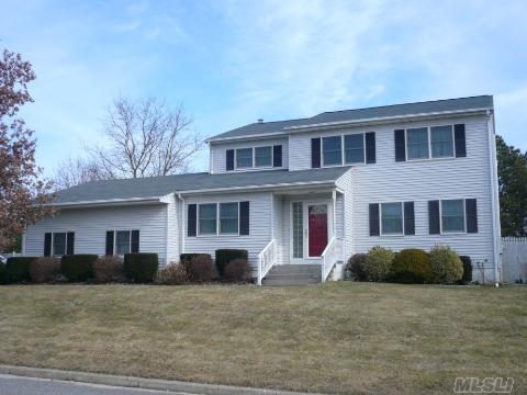 Large, Young 4 Bedroom, 2.5 Bath Colonial With Full Basement W/8' Ceilings, 2 Car Garage, Formal Living Room, Formal Dining Room, Eik W/Ceramic Tile, & Den! Master Bedroom W/Cathedral Ceiling, Hardwood Floors, Cac, Andersen Windows, 200 Amp Electric, Fully Fenced 175X100 Property W/Igs, All Located In Prime Miller Place Sd, Must See!