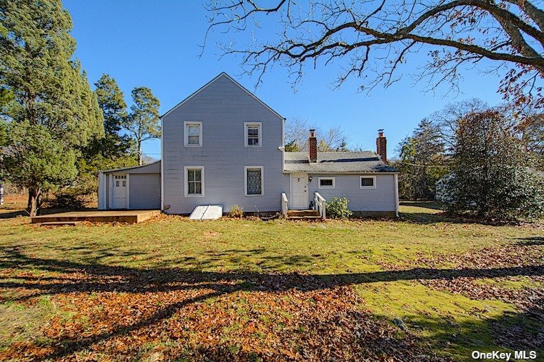 Single Family in Hampton Bays - Old Riverhead  Suffolk, NY 11946