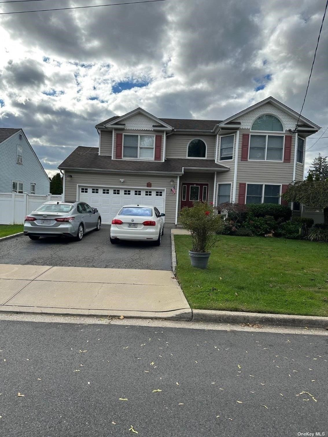 Single Family in Bethpage - Herman  Nassau, NY 11714