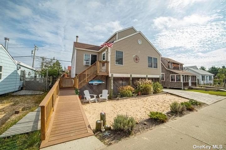House in Ocean Beach - Evergreen  Suffolk, NY 11770