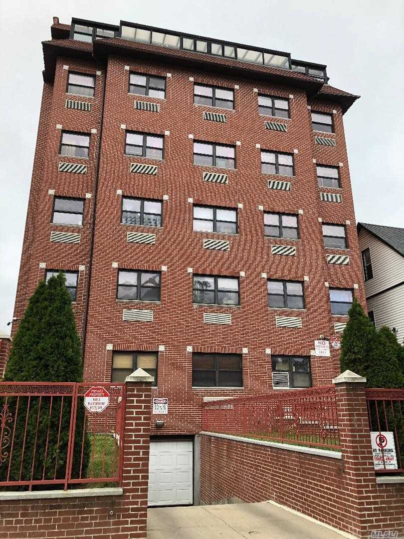 6 Story Elevator Building.15 year left on 25 Tax Abatement. Granite Countertop, Heating/Cooling Within Units, Hardwood, Porcelain Tile, Stainless SteelAppliances Stainless Steel, Washer/Dryer Room Unit, .Seconds From Train, Bus, Shopping, School, All Form House Of Worship.Near Everything