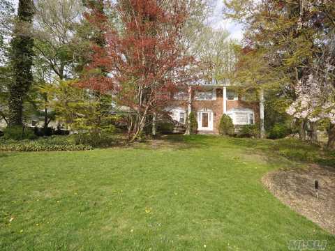 Exquisite Spacious  Ch Colonial Overlooking Pond On Over 1/2 Acre.  Room For Pool