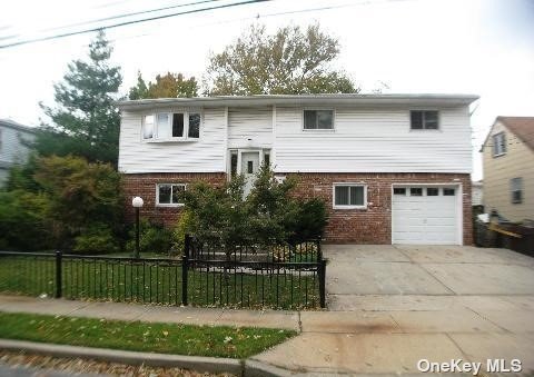 Single Family in Oceanside - Fortesque  Nassau, NY 11572