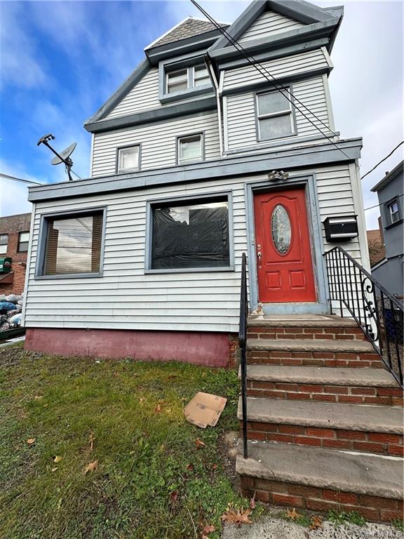 Single Family in Yonkers - Mclean  Westchester, NY 10704