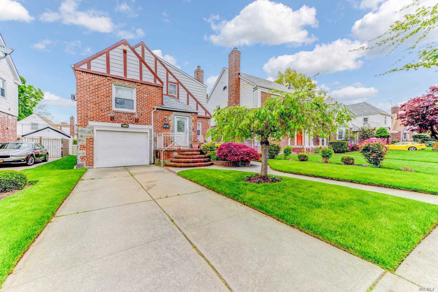 One of a kind split level with large 5 bed 3 baths , great for large family very spacious, has large master suite, eat in kitchen, den, sprinkler system, large backyard attached garage, finished basement and so much more must see....