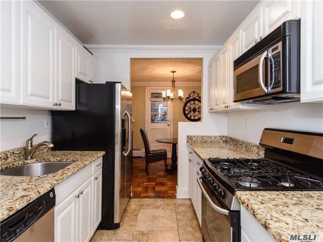 Move Right In. Renovated 2 Bd 2 Bath Corner Apt Facing South & West. Gleaming Kitchen With S/S Appl & Granite. Spacious L-Shaped Lr/Dr, Updated Baths, H/W Floors Throughout. Hugh Sun-Filled Terrace. Closets Galore. Prime Location 3 Blks From Lirr, Town & Shopping. Large Storage Locker.