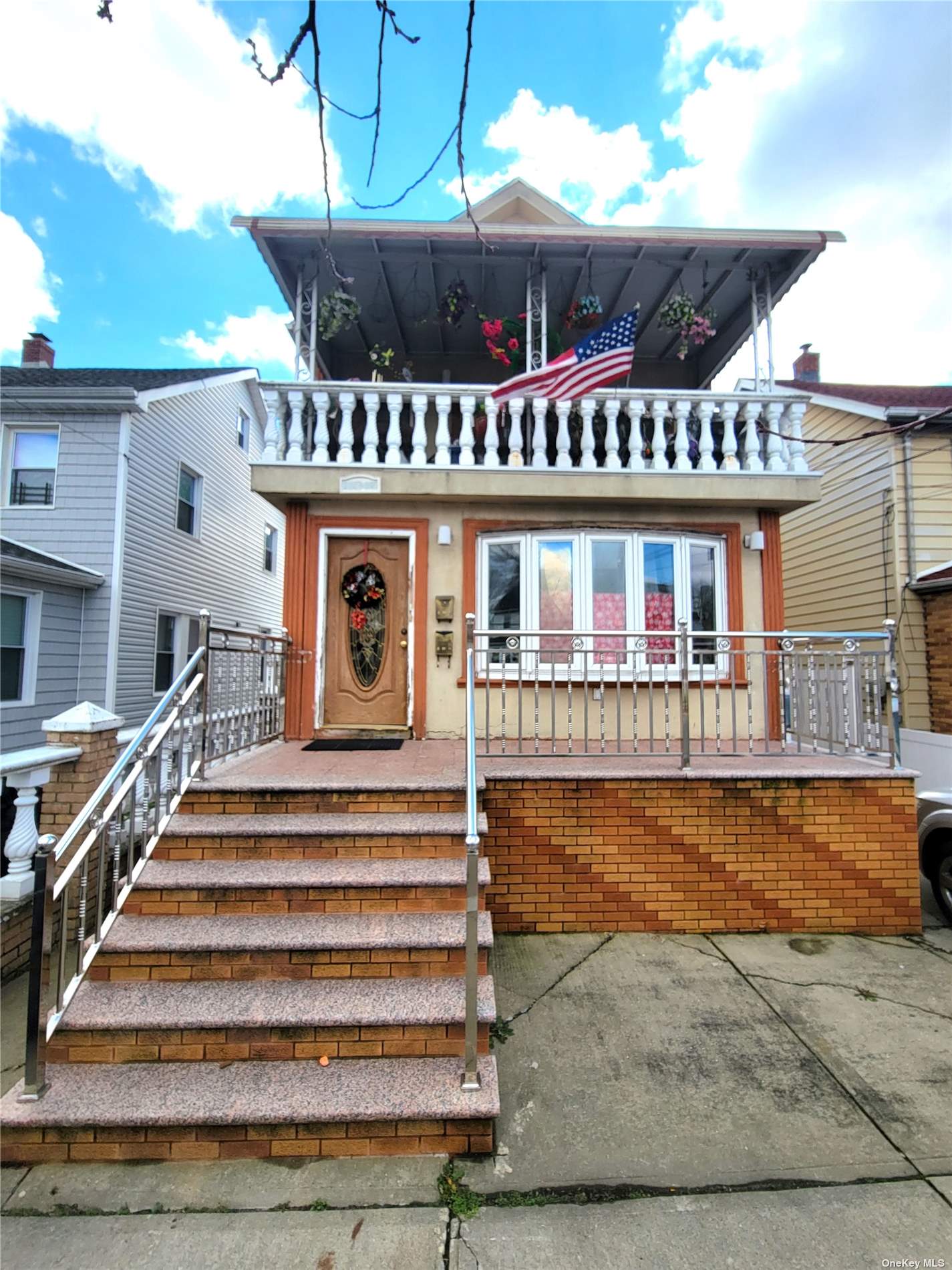 Single Family in Saint Albans - 114th  Queens, NY 11412