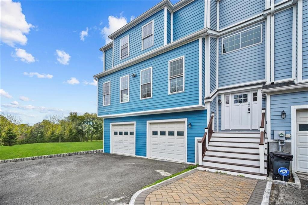 Single Family in Clarkstown - Mountainview  Rockland, NY 10989
