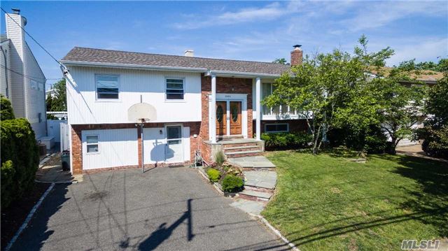 Beautiful Wideline Hi-Ranch. Inground Vinyl Pool, Bluestone Patio & Decking Is Perfect For Entertaining. House Is Very Well Maintained. New Roof W/Warranty , Mostly New Windows & New Hw Heater. Eik Was Recently Updated. Great Home, Move-In Ready.