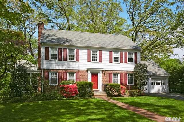 Traditional 4 Bedroom Ch Colonial On Quiet Cul De Sac With Gas Heat And Cac. Convenient To Lirr