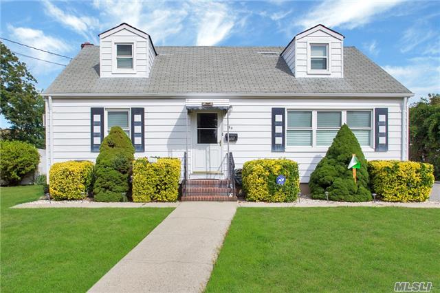 4 Bedroom 2 Bath Home Featuring Hardwood Floors Full Basement Cover Patio Some New Windows . Just Shy 1/4 Acre In Ground Sprinklers