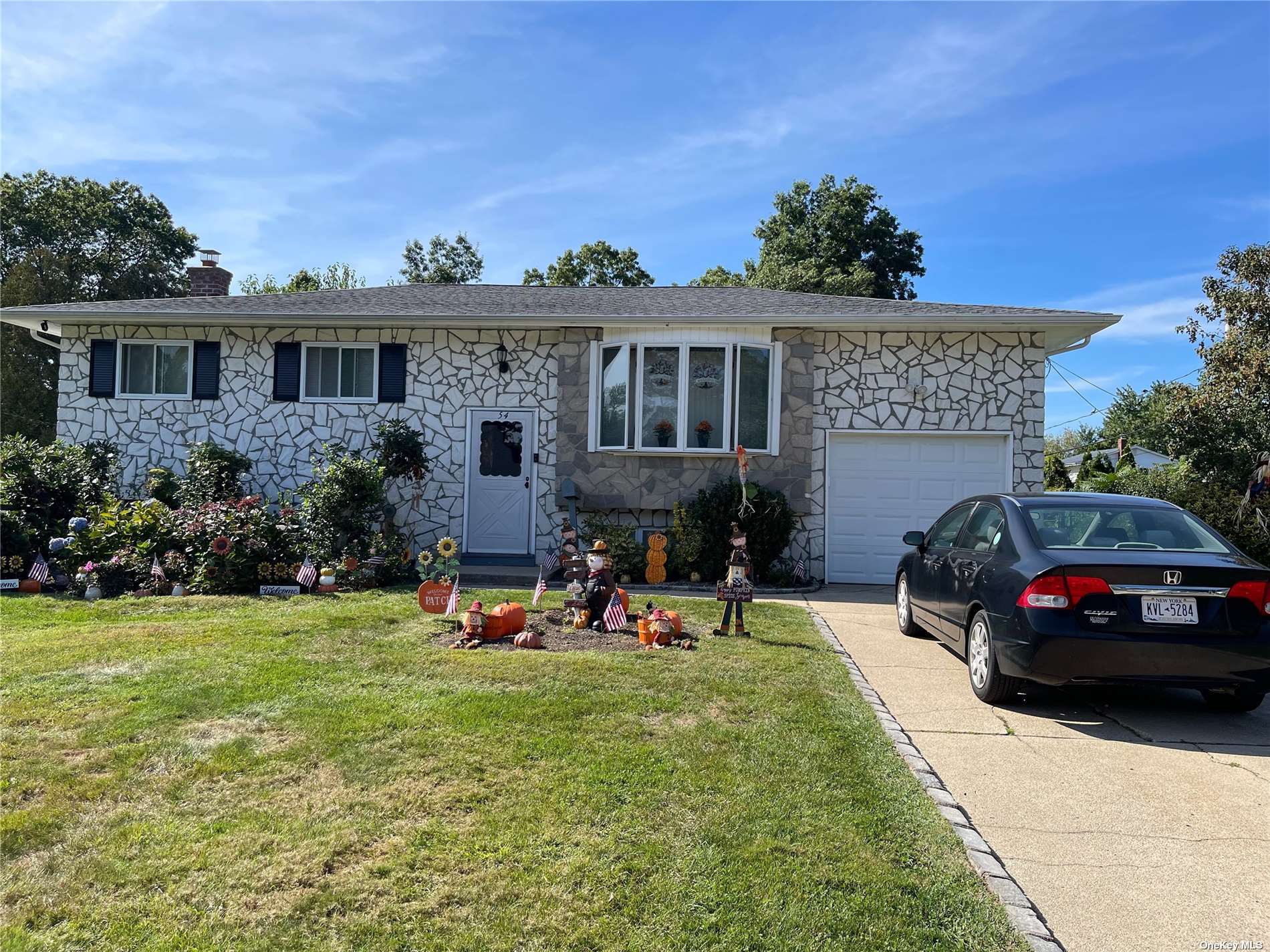 Single Family in Commack - Wicks  Suffolk, NY 11725