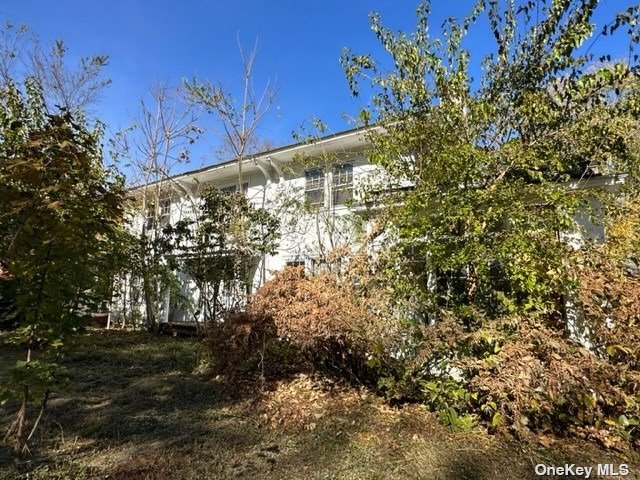 Single Family in Ronkonkoma - Lake Shore  Suffolk, NY 11779