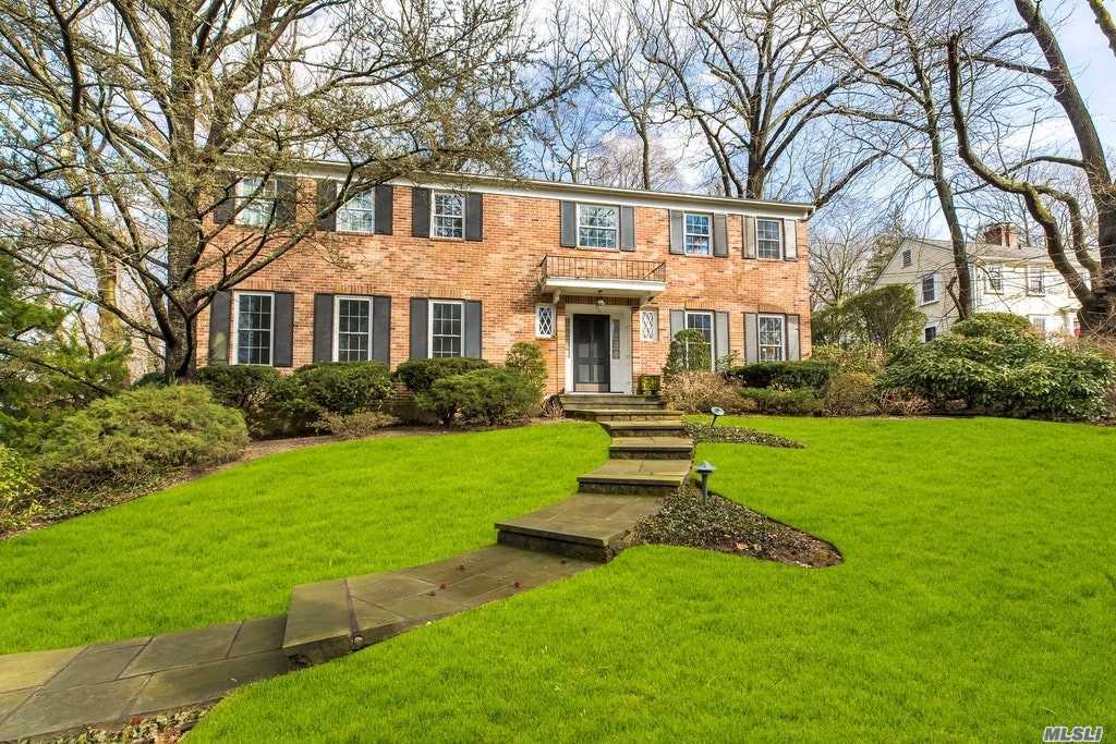 Classic & Stately 6 Bedroom 1969 Ch Colonial Located In Sought After Village Of Plandome Offers Over 3127 Sq Ft To Make Your Own! Spacious Principal Rooms And Large Property,  Make The Options Truly Endless To Reinvent This Classic Home On .40 Acre . Close To Train .