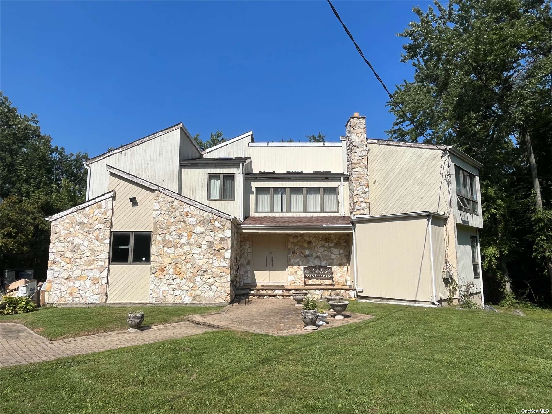 Single Family in Kings Point - Red Brook  Nassau, NY 11024
