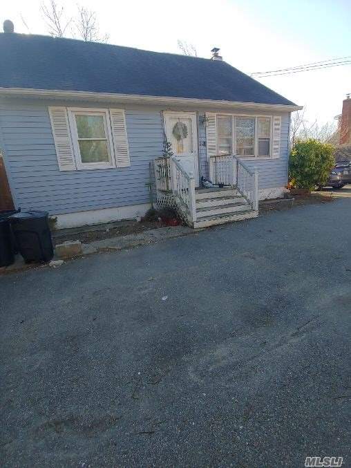 Listing in Shirley, NY