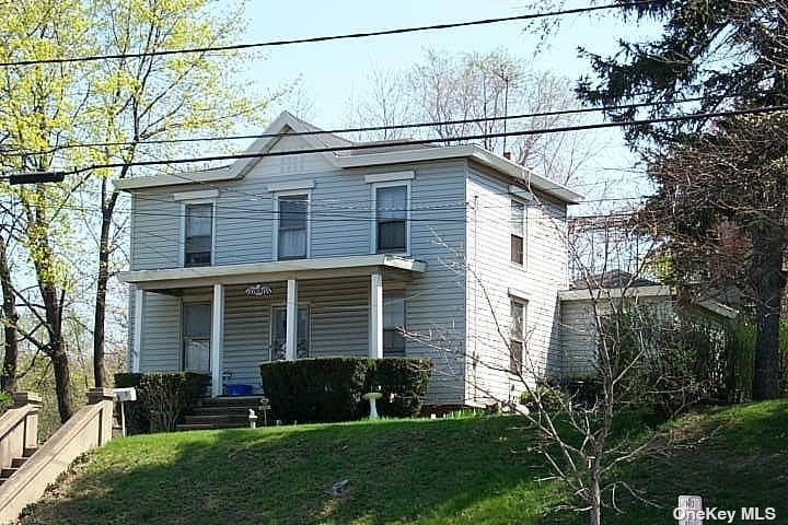 Single Family in Glen Cove - Cedar Swamp  Nassau, NY 11542