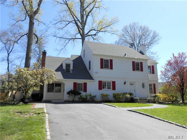 Center Hall Colonial In Beautiful & Prestigious Flower Hill. Gorgeous Home W Comfortable Flow From Room To Room. Built-Ins, Two Wood Burning Fireplaces, French Doors, Wood Floors Throughout, A Mix Of Old World Charm And Modern Conveniences Of Cac And Updated Ss Appliances, Quiet Setting W Beautiful Private Yard & Patio, Mid-Block Location. Close To Shopping & L I R R.