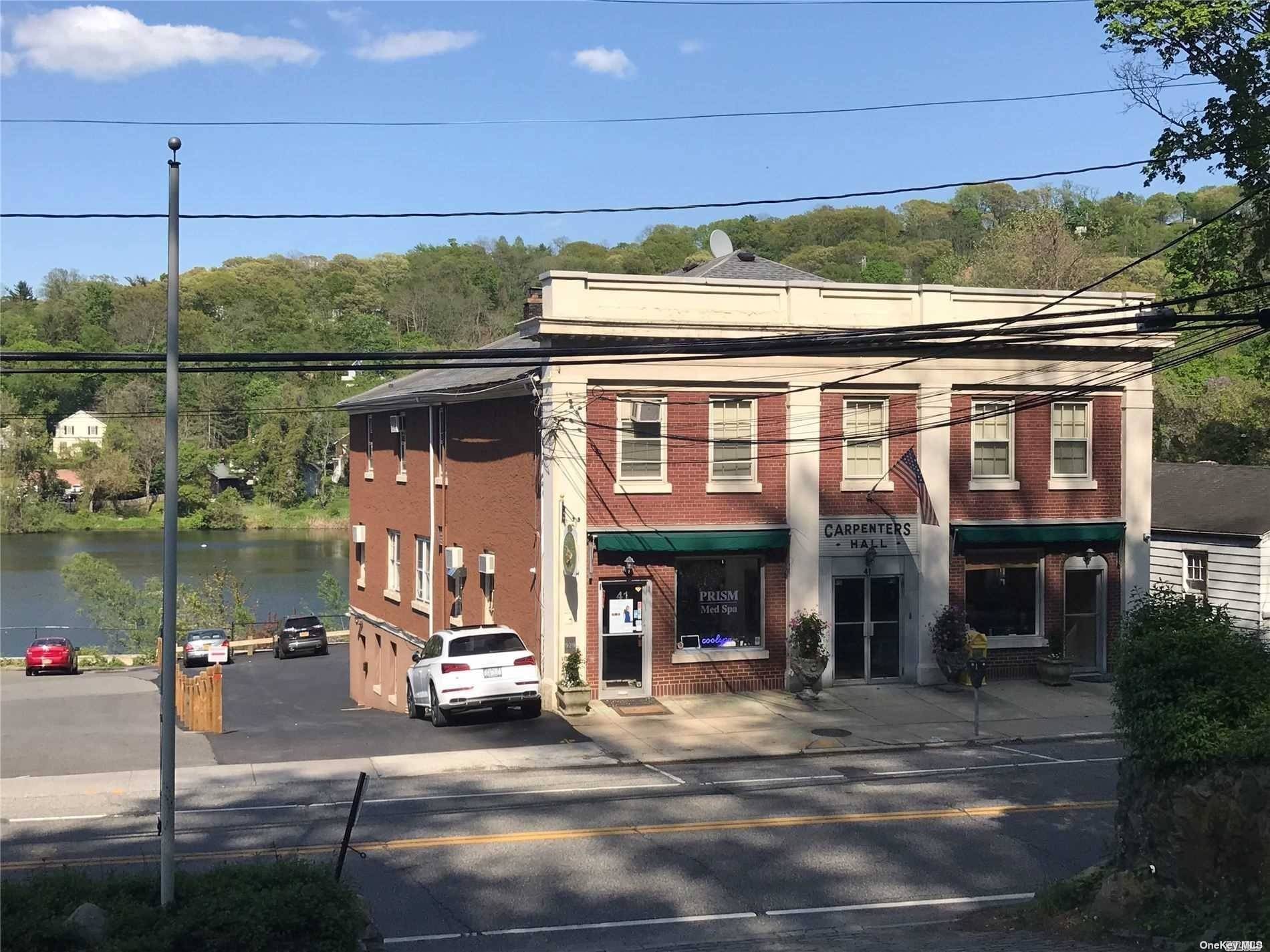 Commercial Lease in Roslyn - Main  Nassau, NY 11576