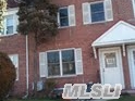 Very Sunny, Bright Colonial Style Town Hs, New Eik, Wooen Floor Thru Out, Updated Windows, Garage, Convenient To All,