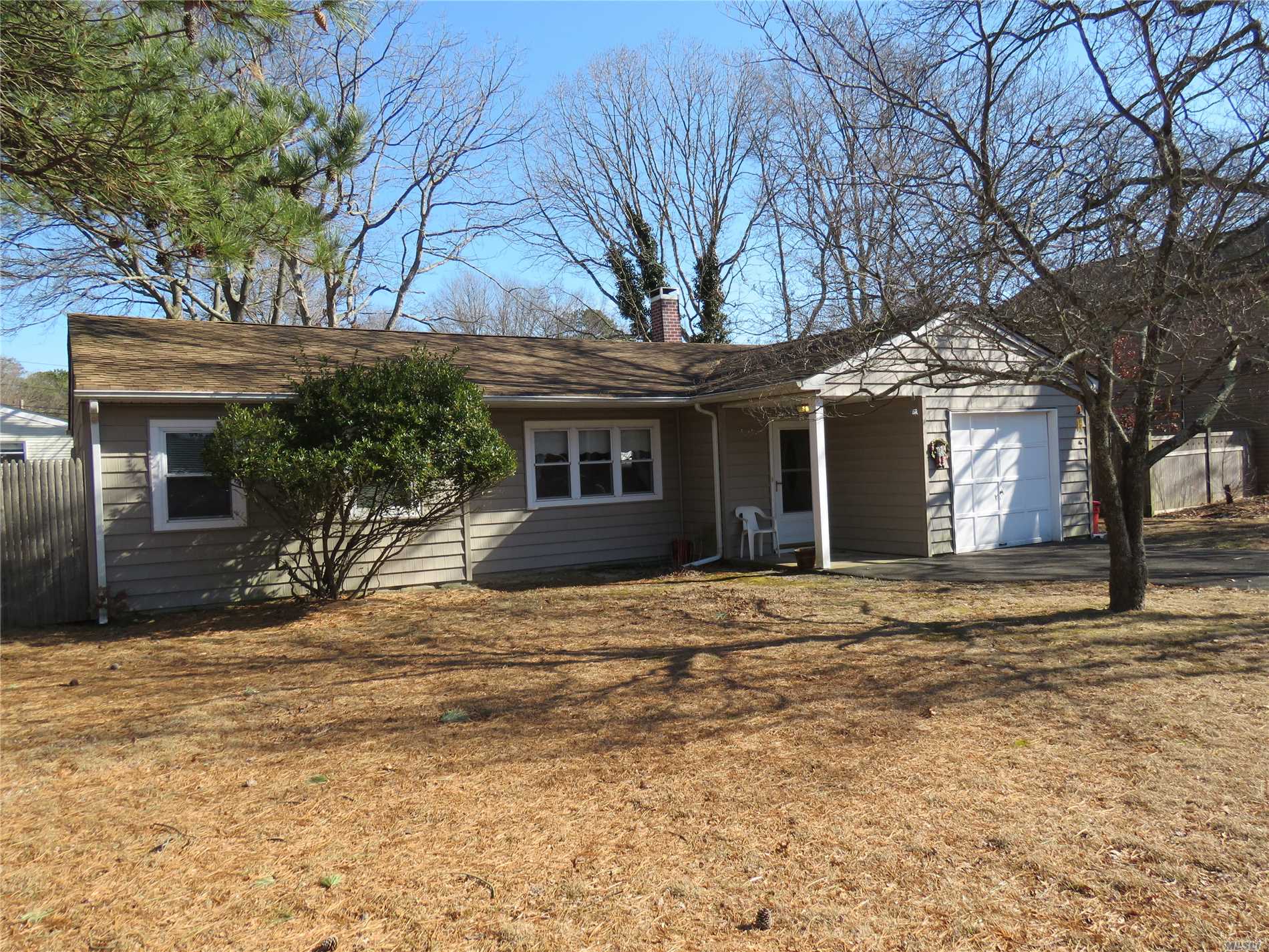 Lots Of Potential! This 3 Bedroom, 1Full Bath Ranch Is Located In The Desirable Area Of Manor Park. Spacious Eat-N-Kitchen With Sliding Doors To Private Yard. Living Room W/ Picture Window. Master Bedroom, 2 Bedroom And Full Bath. Laundry Rm, 1 Car Garage. Fenced Yard.