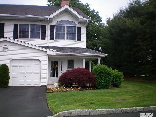 Beautiful Town House In West Islip. Larger End Unit, Bright And Airy W/Extra Windows, Hardwood Floors, Wood Burning Fireplace, Cac, Gas Heat And Cooking! Enjoy Convenience To Train, Beaches, Marina, Shopping And Award Winning West Islip Schools. Beautifully Landscaped And Maintained. Move Right In!!!