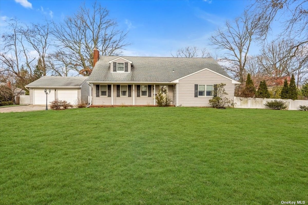 Single Family in Smithtown - Brook  Suffolk, NY 11787