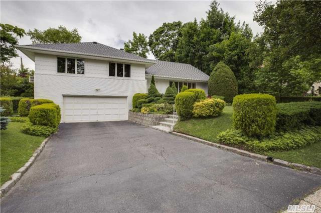 Split Lvl Home In Mint Condition In Prestigious Village Of Kensington. Great Flow For Entertaining-Lr, Dr, Den, Eik, 3Brs- 3 Full Ba, Lower Lvl Fmly Rm & A Fin Bsmnt. All Meticulously Maintained. Wood Flr, Bright S Exp. Low Taxes. Private Police & Pool. Ssd. Close To All!