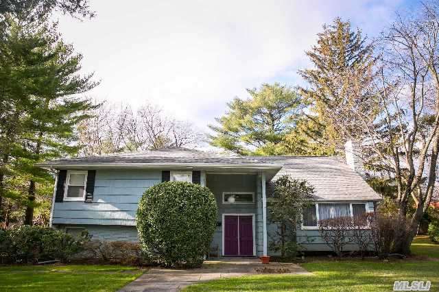 *Newly Renovated*Reduced Price* Fascinating 3 Br/2.5 Bath Split. Entire Hardwood Floor. Large Living Room With Fireplace. Bright Eat-In Kitchen With Skylight. Private Backyard With Wood Deck. Access To North Community Private Beach, Close To Lirr/Glen Cove And Greenvale Station And Golf Club.