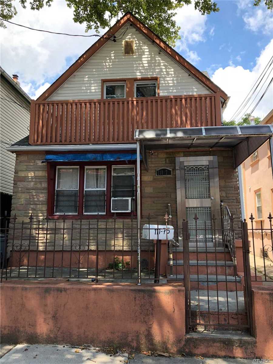 R4 Zoning, Easily Converted To Two Family! Two Blocks Away From 7 Train, Short Distance To Skyview Shopping Mall, Downtown Flushing, Us National Tennis Center, Ny Hall Of Science, Queens Museum And Much More......