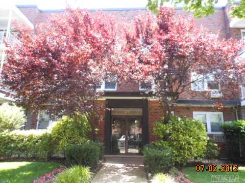 Charming 1 Bedroom Coop 3rd Floor Unit (Elevator) Move Right In.  2 Block From Lirr And Mall. Coop Requires 10% Down.  Approved For Homepath Mortgage Financing & Homepath Renovation Mortgage Financing.